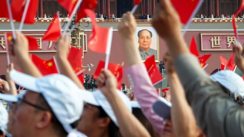 路透社（Reuters）摄影师Thomas Peter拍摄的照片，拍摄于2023年10月1日中国国庆节天安门广场的庆典现场